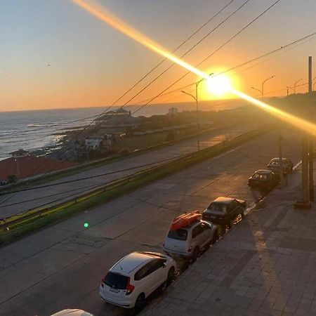 Mar del Plata frente al mar Biblioteca Exterior foto