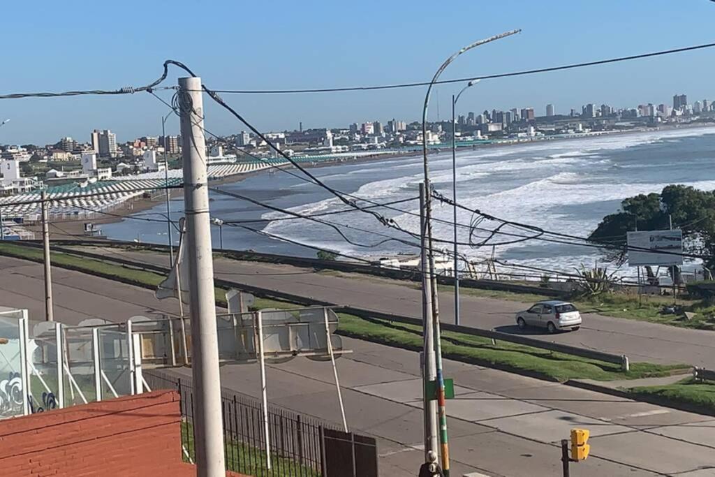Mar del Plata frente al mar Biblioteca Exterior foto