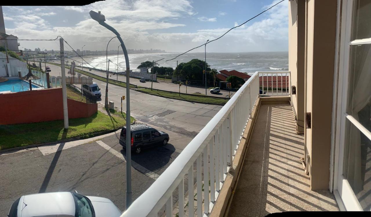 Mar del Plata frente al mar Biblioteca Exterior foto