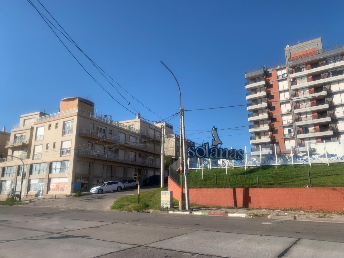 Mar del Plata frente al mar Biblioteca Exterior foto